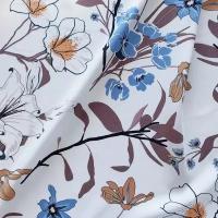 Ткань плательная вискоза Валенсия, штапель для шитья платья, юбки, сарафана, рубашки с лилиями на молочном фоне, 1 м х 150 см