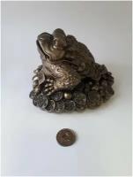 Денежная жаба на монетах 7,5см Гипс