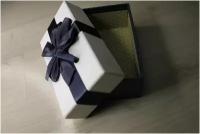 Коробка подарочная среднего размера, Цвет-Белый с двойным бантом, 15,5х9х5,8 см