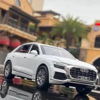 Коллекционная масштабная модель Audi Q8 1:24 (металл, свет, звук)