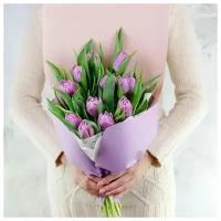 Букет живых цветов из 15 лиловых тюльпанов