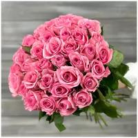 Букет живых цветов из 25 розовых роз с лентой 40см