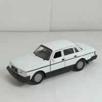 Металлическая машинка 1:34-1:39 VOLVO 240 GL, белый 43784D Welly