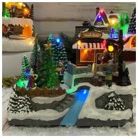 Kaemingk Светящаяся композиция Christmas Village: Украшение Елочки 21*16 см, с движением и музыкой, на батарейках 481369