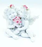 Сувенир статуэтка Ангел в розах пара с цветами 9см полимерная