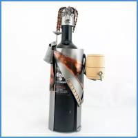 Оригинальная металлическая подставка - держатель для бутылки Винодел