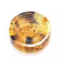 Монета биткоин из натурального балтийского янтаря с 3D-фрезерной гравировкой