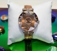Часы наручные женские кварцевые Bolun Quartz c кожаным браслетом с кристаллами/ с алмазной обработкой/Лимонное золото/ Подарок женщине, девушке