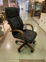 Кресло руководителя Стефф кожа 3014 / с деревянными круглыми локтями