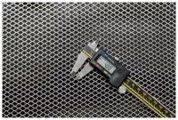 Сетка алюминиевая просечно-вытяжная ячейка 4х4 мм перемычка 1,5х0,7мм лист 1х1м