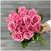 Букет живых цветов из 15 розовых роз с лентой 40см