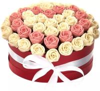 Шоколадные съедобные сладкие розы 51 шт. CHOCO STORY в Красной Шляпной коробке SH51-K-BR-S
